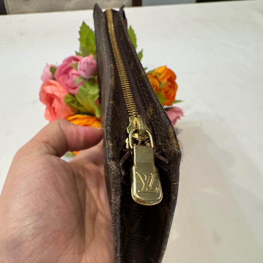 Authentic Louis Vuitton pouch - Picture 7 of 9